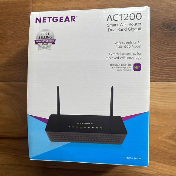 NETGEAR AC1200 Smart WiFi Router - Picture 1 of 6